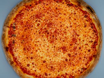 whole round plain pizza