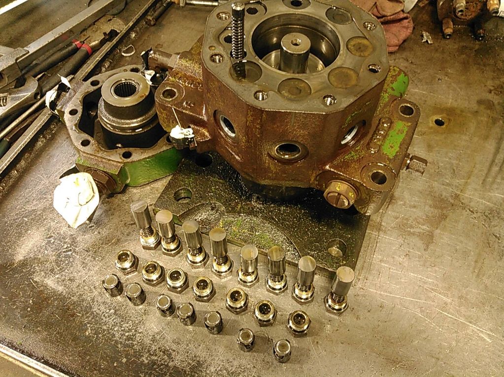 John Deere 2130 radial piston hydraulic pump.