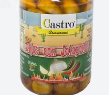 Ajos Marinados con Jalapeños picantes en aceite de oliva AOVE. Una especialidad que puede añadir a sus fritos, asados y como aperitivo, Si te gusta el ajo y el picante, este es tu producto.