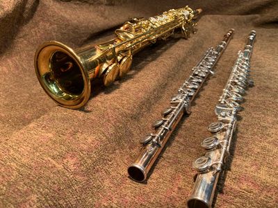 Emmanuel custom flute, Yamaha YAS-62 soprano saxophone, and Altus flute d'amour on display.