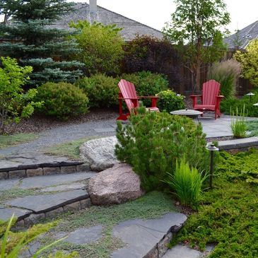 Private secluded backyard landscape design setting 