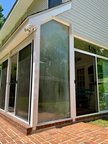foggy glass replacement
broken glass
glass repair