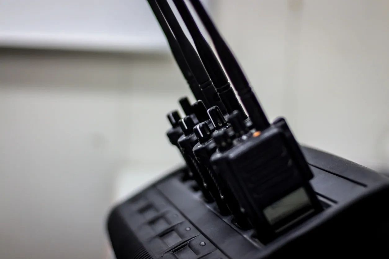 Motorola 2-way Radio VHF/UHF/800
