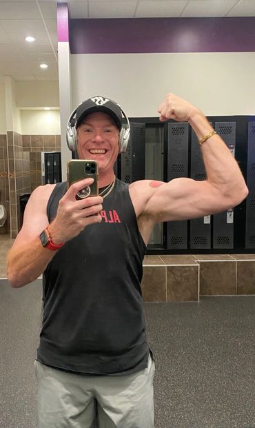 11/2/22 at Planet Fitness getting my workout in. Arm day!