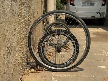 Bicycle-trailer lateral balance axle with bicycle wheels side view