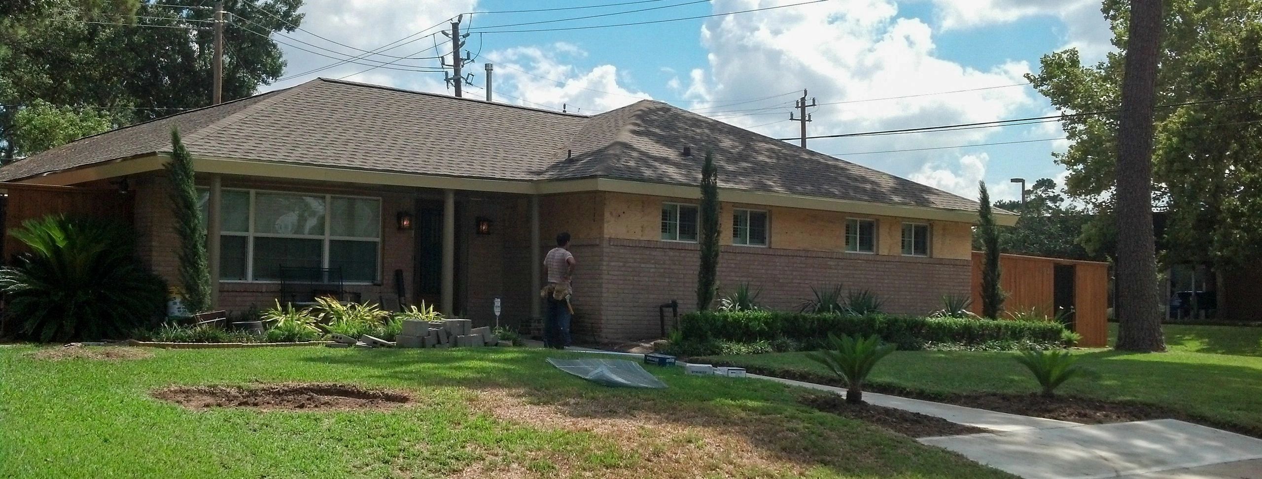 One story 60's suburban house. Low roofs and brick and stucco facade. Stucck and brick are dirty.