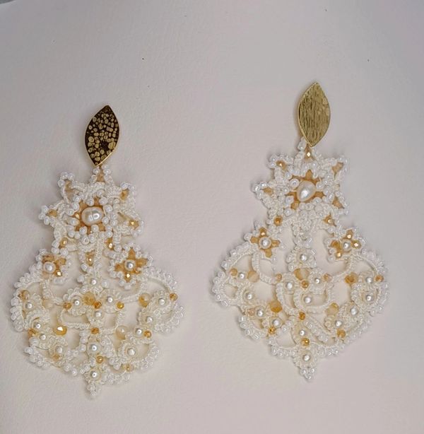 Χειροποίητο σετ σκουλαρίκια με βελόνα δαντέλα κατάλληλο για νύφη.