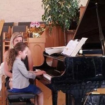 Adrienne Pringle and Lauren Thompson at the Beyond the Studio recital at the piano