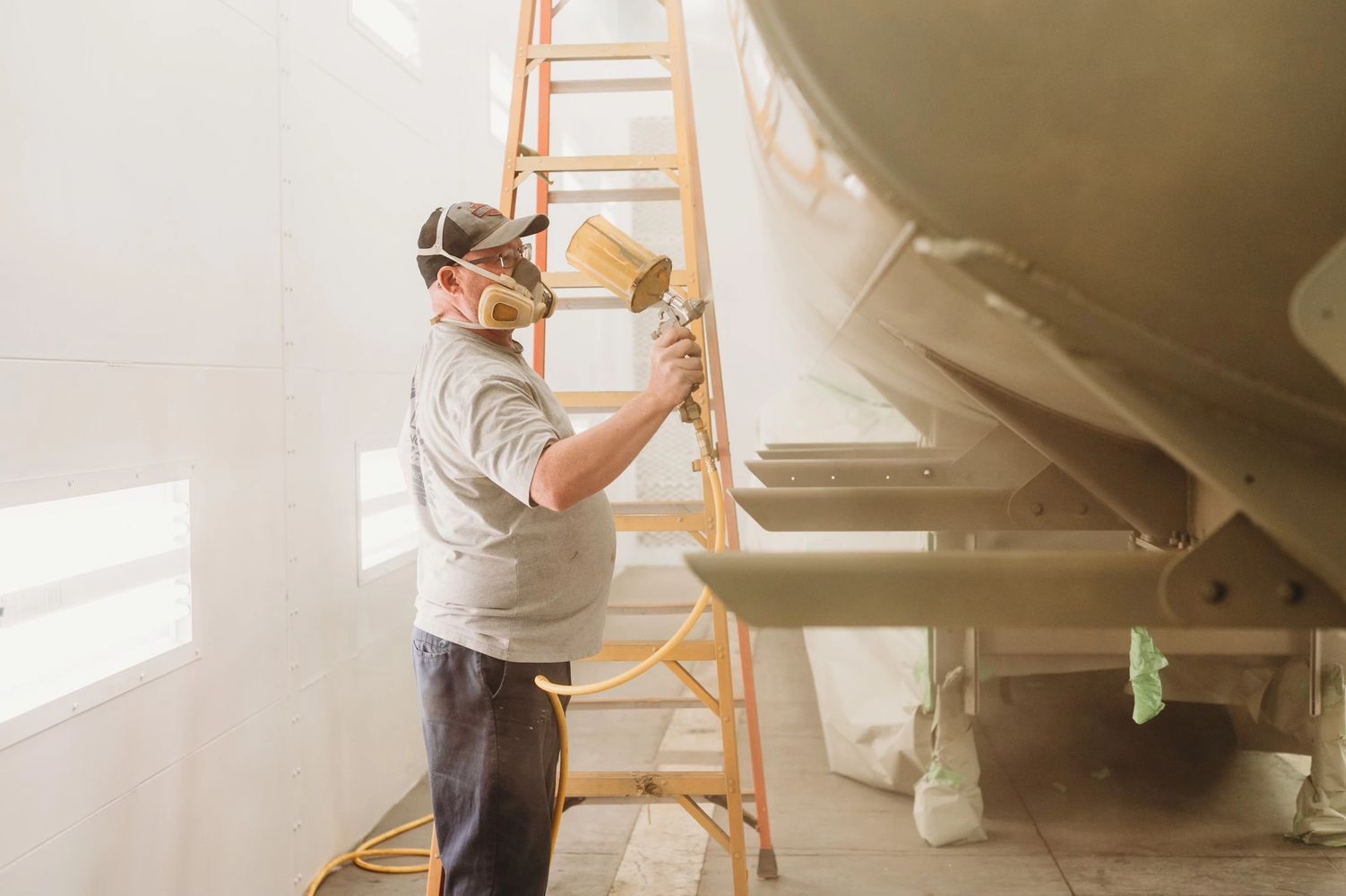 Post Onsite Paint Bay Painting Tank Trailer per Customer Specs