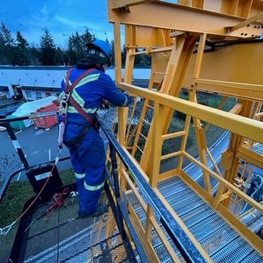 Installation of a Service Platform on a motorized Gantry Crane with Wirerope Hoist