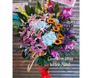 藍繡球,粉繡球,粉百合,紫色小丁香,紫蘭花,紫色桔梗,向日葵
