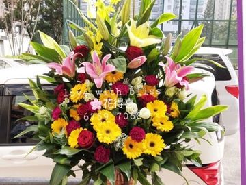 黃百合,紅玫瑰,黃色太陽菊,粉紅色百合