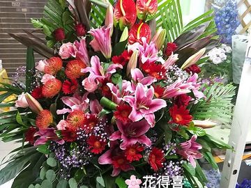 百合花,太陽菊,玫瑰花,歐洲烟花,紅掌,天堂鳥,滿天星,開張花籃