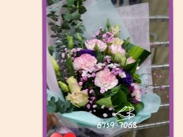 粉白康乃馨,桔梗花,粉色星花,康乃馨花束