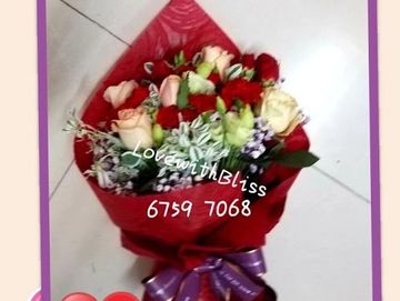 康乃馨花束,紅色康乃馨,香檳玫瑰,葉上花,紫星,母親節花束