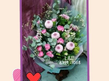 粉色,康乃馨,乒乓波菊,小百合,尤加利葉,十字花,康乃馨花束,母親節花束