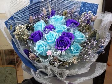 紫色香梘玫瑰花,淺藍色香梘玫瑰,乾花襯托, 韓式香梘花束, 韓式香皂花束