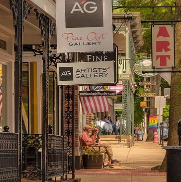 Art galleries & quaint shops, a fun activity at the New Hope writers retreat