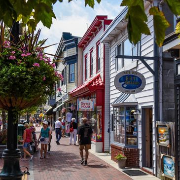 Shopping is one of the many afternoon activities to enjoy at the Cape May Writing Retreat.