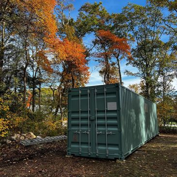 <img alt= "photo of 40 foot container in backyard" src="hq.jpg">