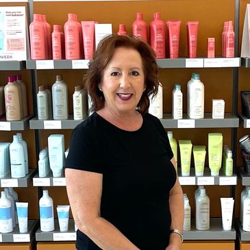 Vickie is from Illinois and has been doing hair since 1981. Her favorite thing about doing hair is c