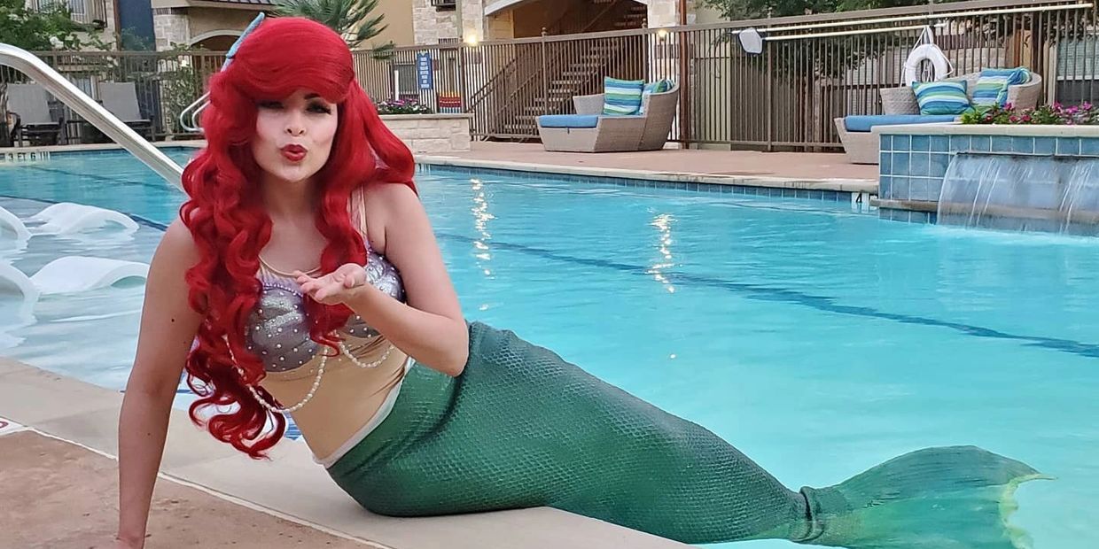 Invite a MERMAID to your birthday party this summer.