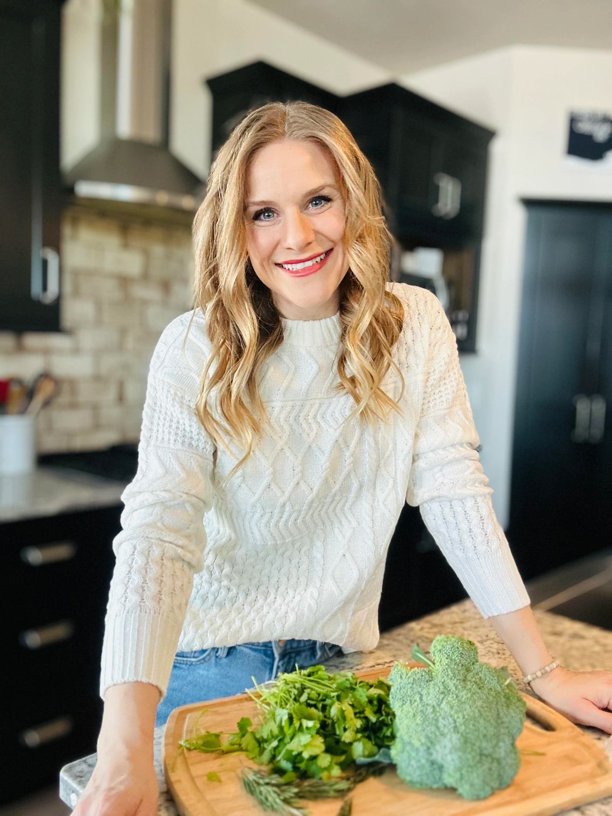 Cassie, expert dietitian, chopping greens