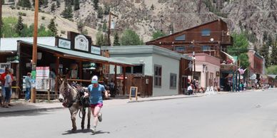 susanna and einstein at the creede pack burro race 2022