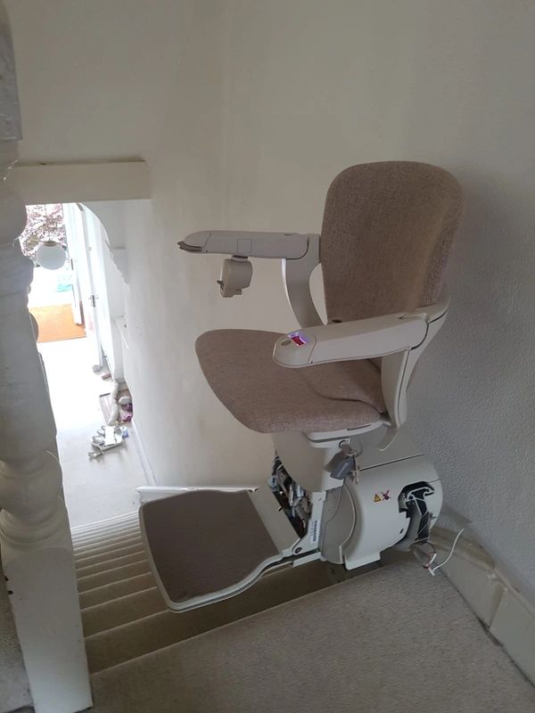 www.stairliftwales.com Stairlift removal