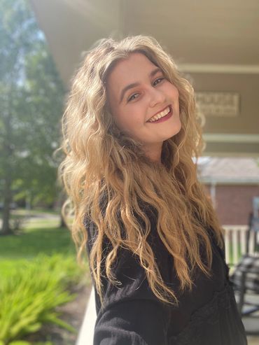 Lived- in blonde with waves