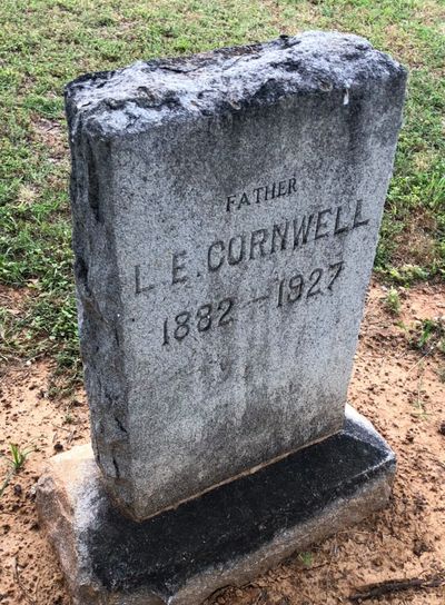 Gravestone for Luther Ellis Cornwell at Swisher Cemetery in Lake Dallas.
