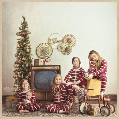 Sibling Christmas Family Photo Photography Photographer Napanee Kingston Belleville Toronto Fine Art