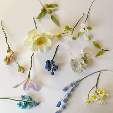 Sugar flowers dusted and laying on table