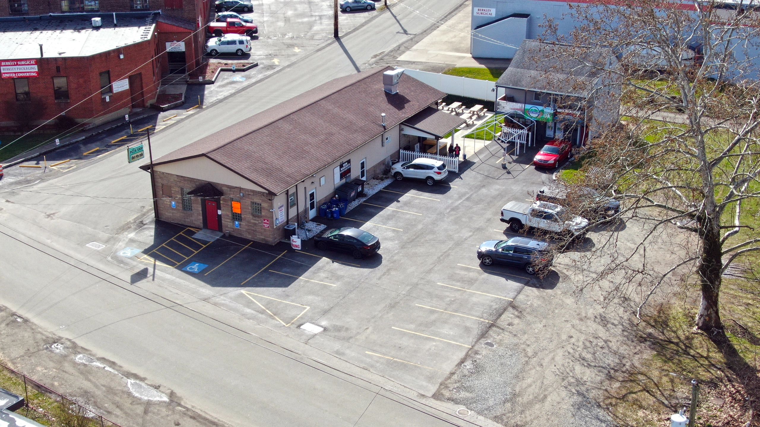 Mom Maruca's Pizza Shop - service preview