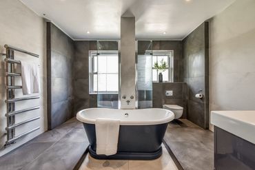 Luxury ensuite to master bedroom