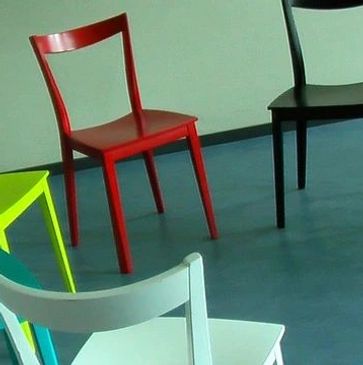 Speech therapy for adults who stutter. Colorful chairs arranged in a circle.