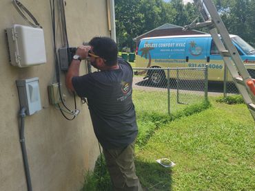 An Endless Comfort Technician doing an electrical repair in Lewisburg Tn.