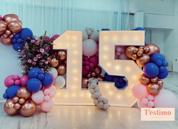Quinciañera. 4 feet Marquee numbers. Light up numbers rental Los Angeles