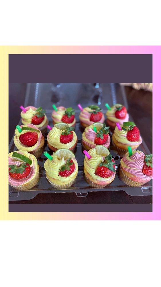 Margarita Style
Strawberry Lemonade flavor cupcakes topped with fruit and mini straws