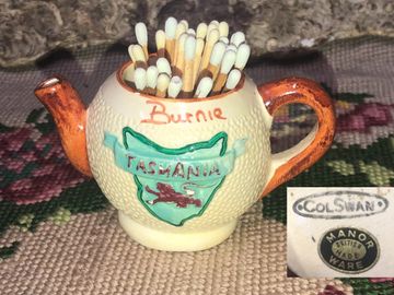 Col Swan MANOR WARE 
BURNIE SOUVENIR 
Vesta Holder
Miniature Teapot