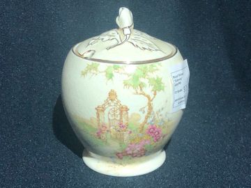 Royal Winton Gateway lidded sugar or Jam pot
SN 3218-606
