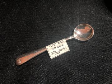 c1920 Old English pattern salt spoon