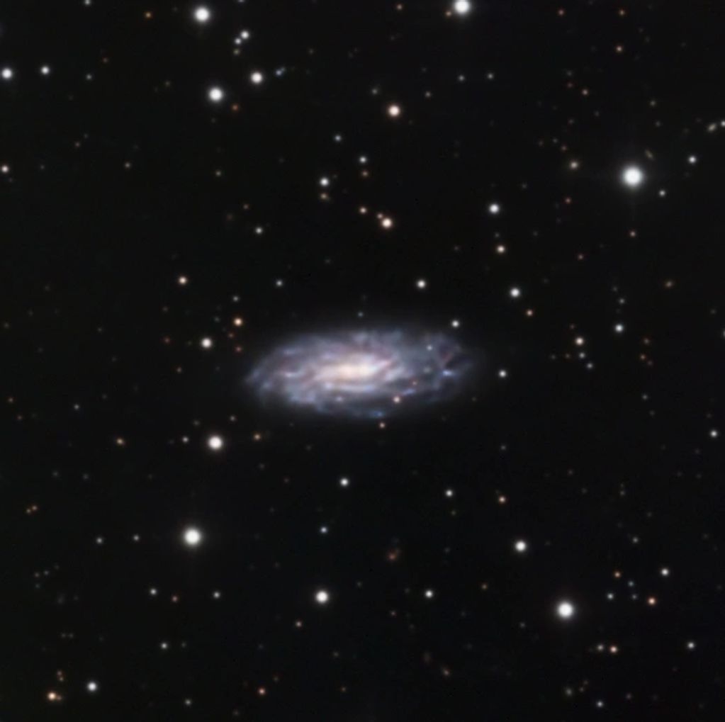 alt="NGC 2573, Polarissima Australis, a barred spiral galaxy near the south celestial pole"