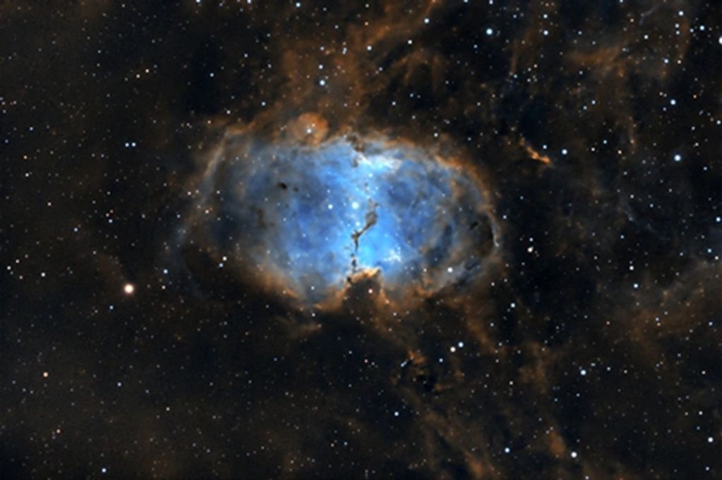 alt="NGC 1769 emission nebula in the Large Magellanic Cloud, captured from Cohuna, Australia"