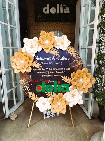 "Bunga Papan Makassar - Jual bunga papan tradisional Makassar yang indah dan unik".