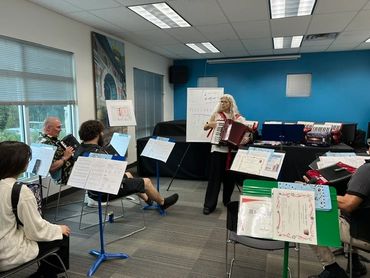 Shirley Johnson teaching class.