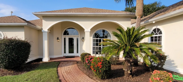 Freshly cleaned stucco, windows, and landscaping on a Rankin County & Madison, MS business.