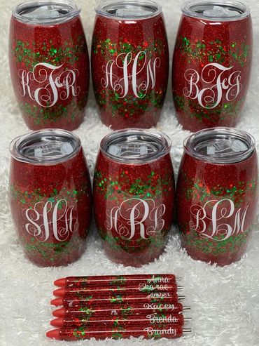 These wine tumblers and pens were made with Very Berry and Holly Jolly!
