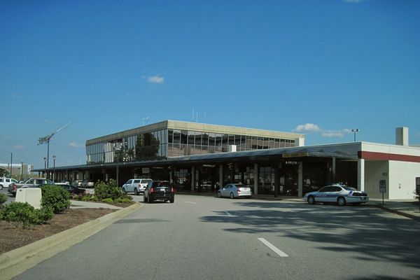 Andy Anderson Moving Co serving Fayetteville Airport and Gillespie Street area