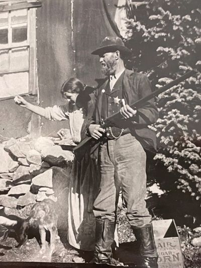 Sheriff William P. Hunt (1908-1909) with daughter Carolyn Hunt. 